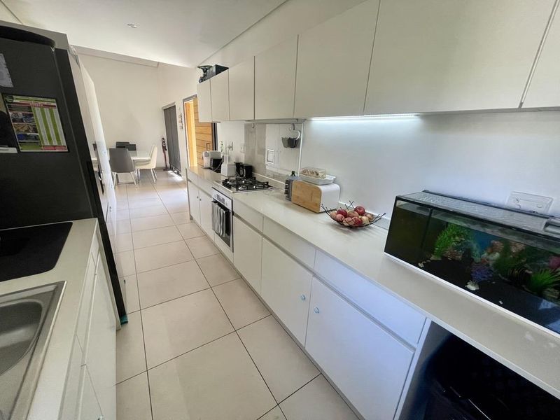 Hendra - Neat 3-Bedroom Simplex in Secure Gated Estate – Umhlanga - Photo 7