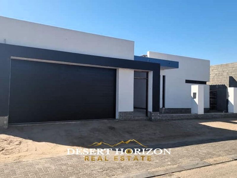 Erongo, Walvisbay, Wakuna | 3 Bedroom Sea front House For Sale / Investment Oppertunity!!! - Photo 1