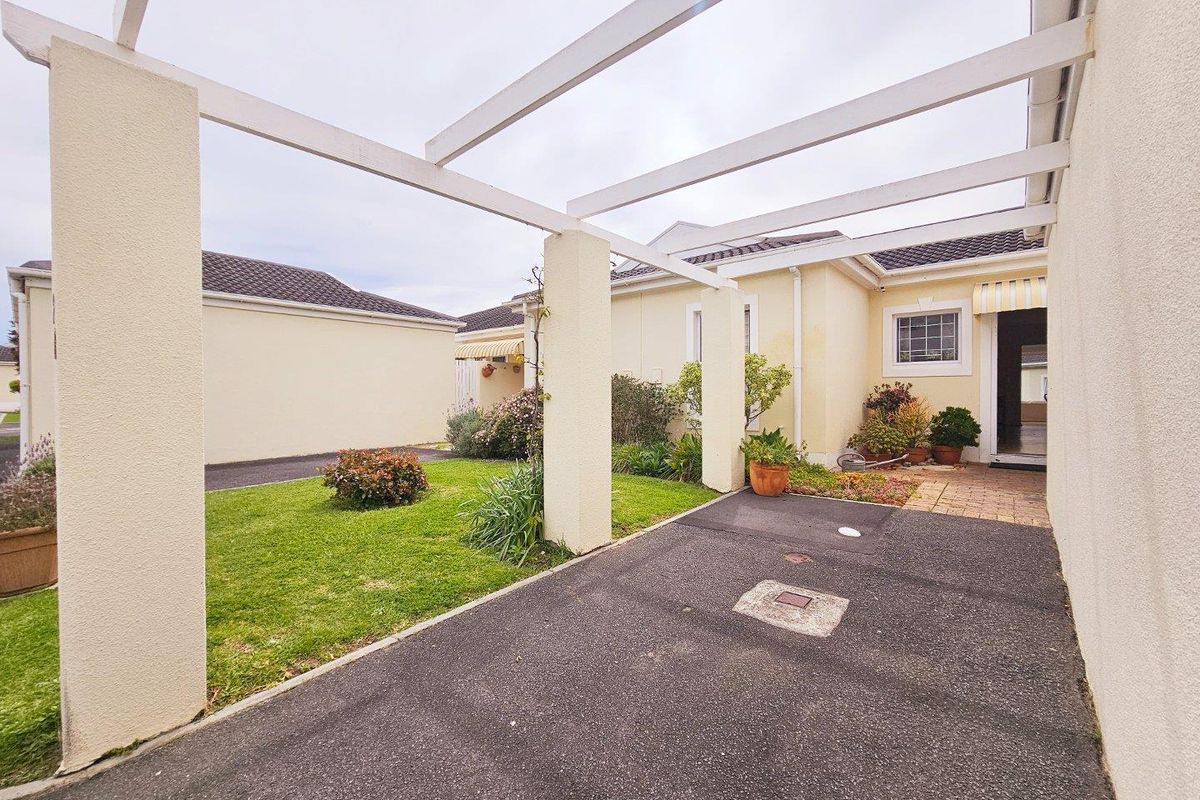 Modern & Secure 2 Bedroom Townhouse - Photo 4