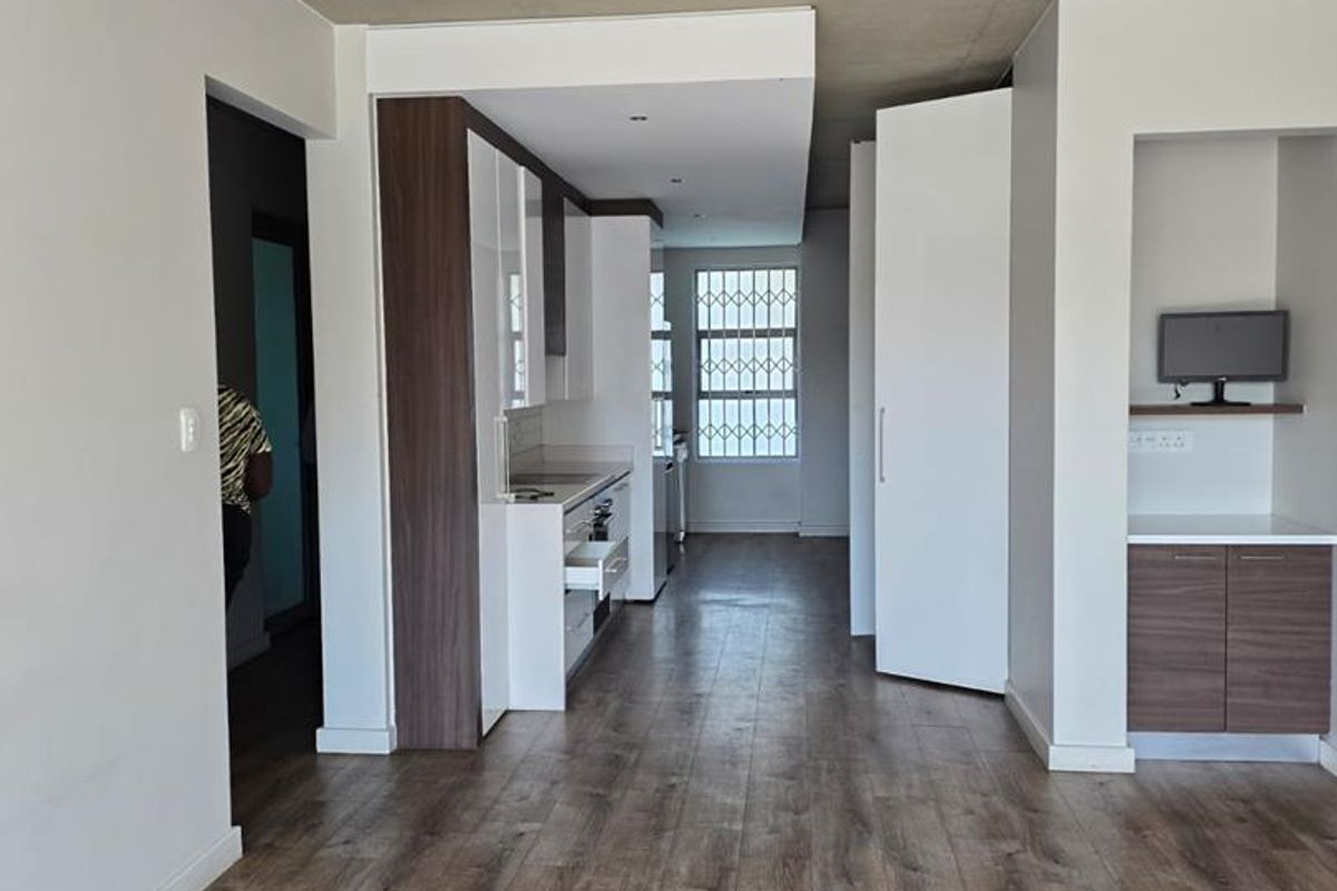 ATTRACTIVE AND SECURE 3 BEDROOM APARTMENT FOR RENT - Photo 3