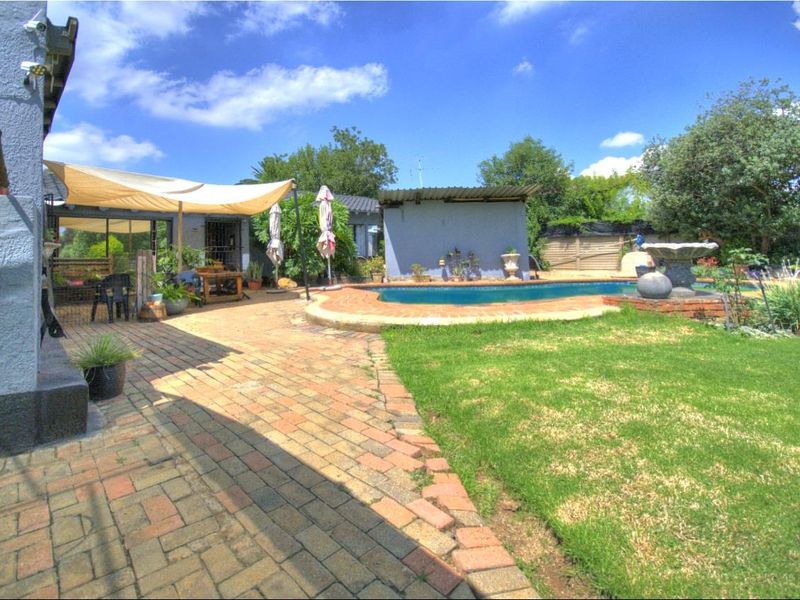 4 bed home plus 2 cottages - Photo 5