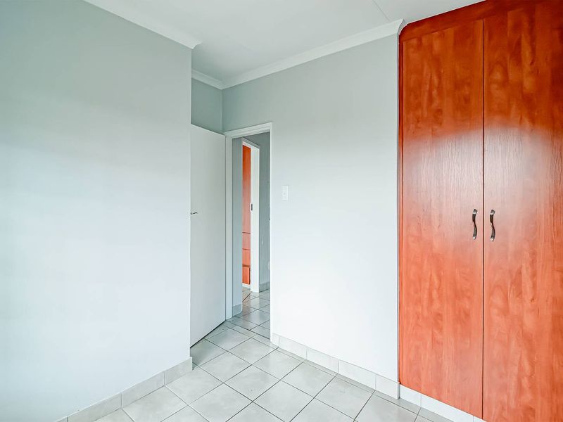 2 Bedroom 2 Bathroom Apartment - Photo 9