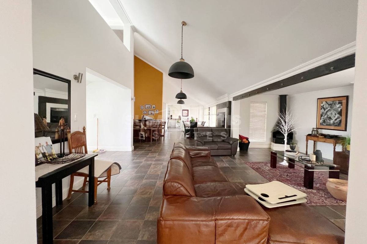 Spacious Triple-Story Home with Breathtaking Sea Views – Ideal for Large Families or as a Holiday Getaway - Photo 4