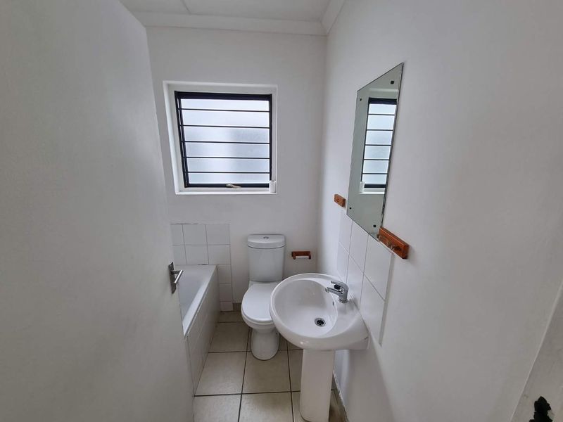 Unfurnished 2-Bedroom Duplex Apartment for Rent in Maitland - Photo 5