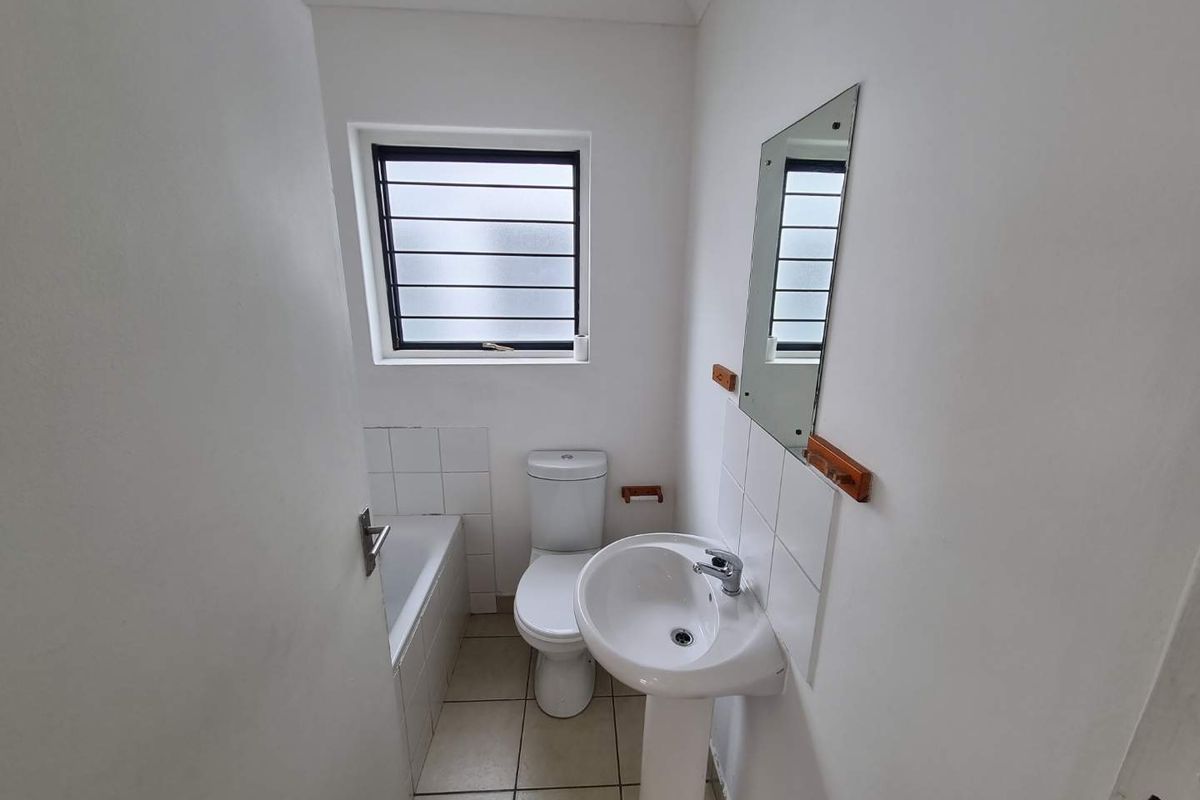 Unfurnished 2-Bedroom Duplex Apartment for Rent in Maitland - Photo 5