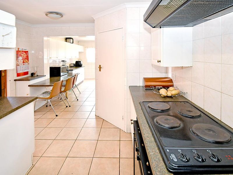 Family Home with Granny Flat - Photo 7