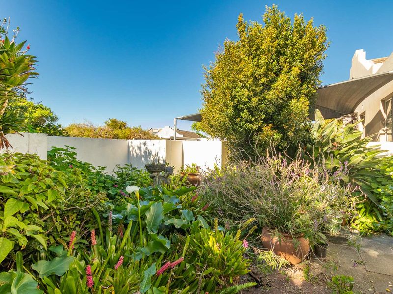 Secure & Serene – A Hidden Gem in Sought-After Lakeside Village - Photo 4