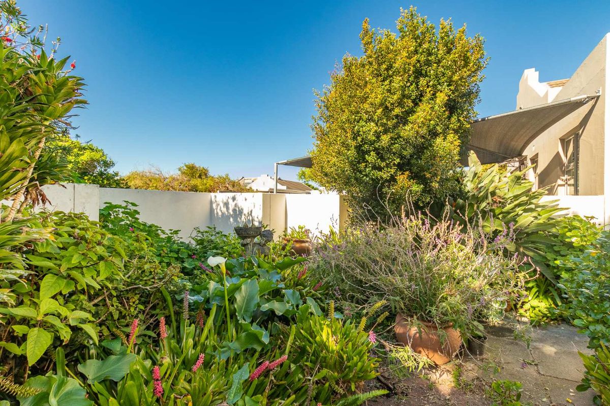 Secure & Serene – A Hidden Gem in Sought-After Lakeside Village - Photo 4