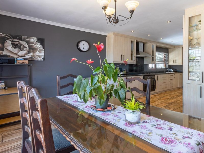 Large 3 Bedroom, 2 Bathroom Family Home For Sale - Photo 5