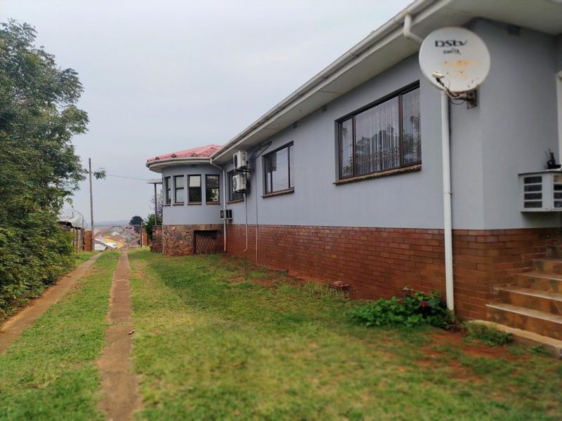 Elevated house with the 360 degree view over the Isipingo Hills - Photo 3