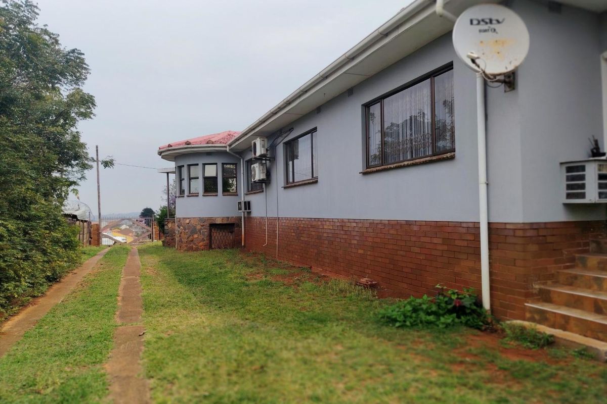 Elevated house with the 360 degree view over the Isipingo Hills - Photo 3