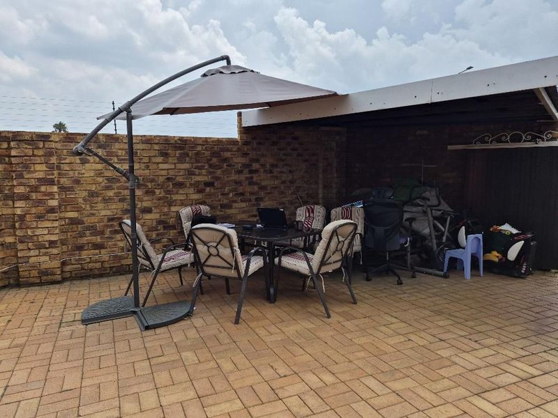 Stunning pet friendly townhouse - Photo 4