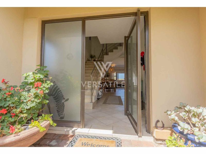 Townhouse For Sale. - Photo 2