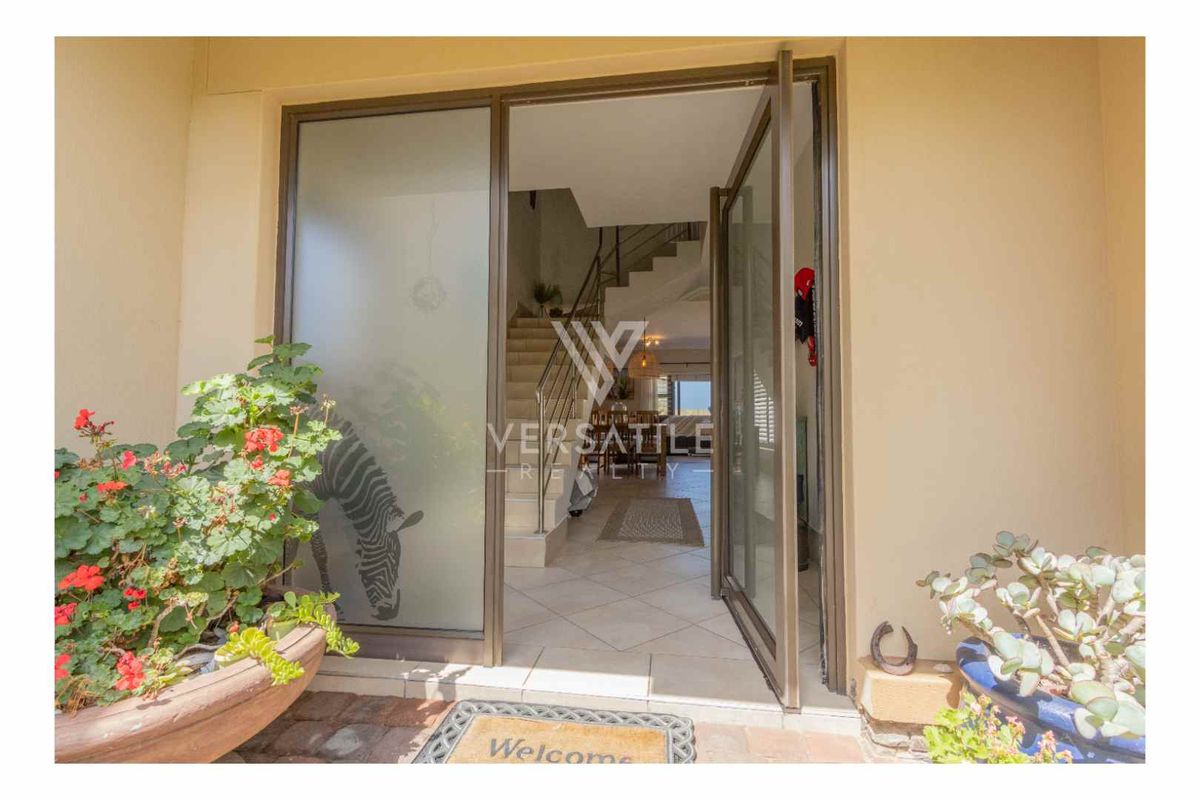 Townhouse For Sale. - Photo 2