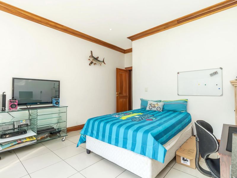 Extended family living in the heart of the Kyalami Estate - Photo 7