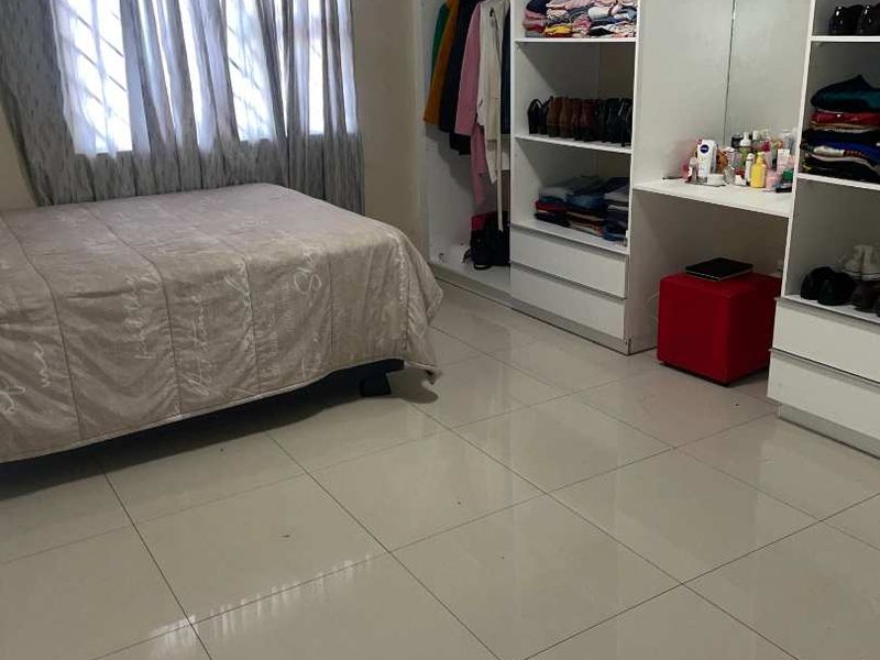 Don’t miss out on this one, search no further!!!! Super Spacious Townhouse Selling below Valuation - Photo 5