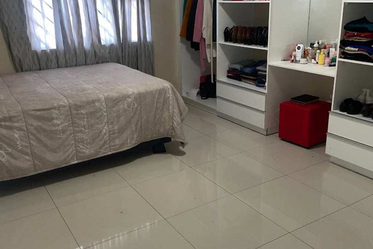 Don’t miss out on this one, search no further!!!! Super Spacious Townhouse Selling below Valuation - Photo 5