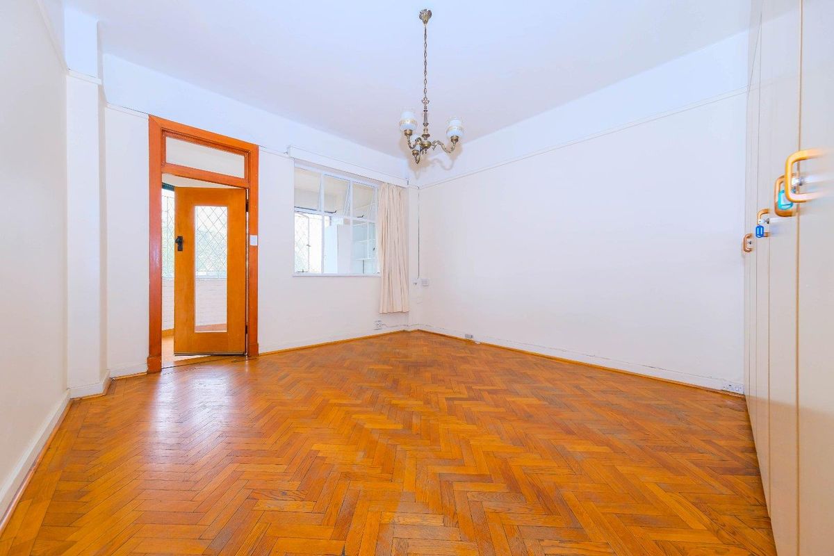 Time to sell! Serious seller relocating! - Photo 3