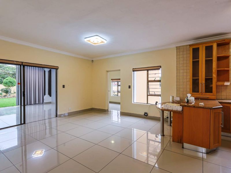 Well-Maintained 4 Bedroom Family Home in Secure Estate - Photo 6