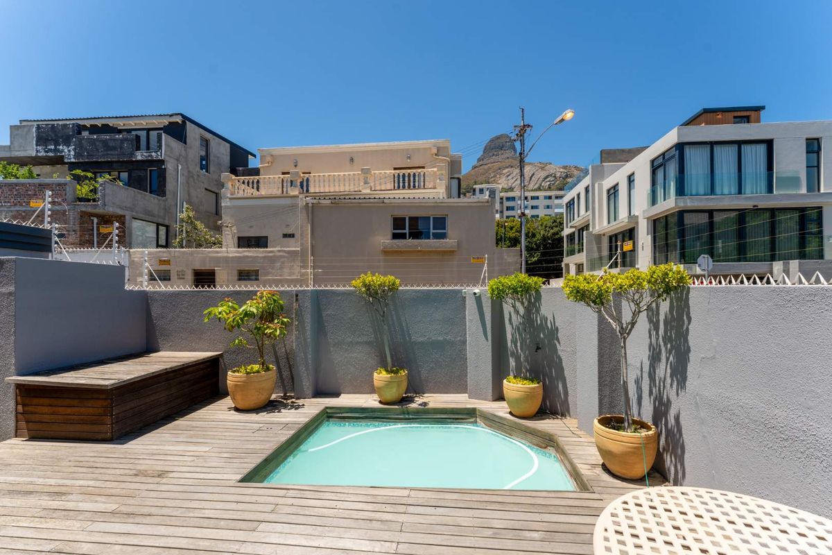 4 Bedroom House in Bantry Bay. - Photo 4