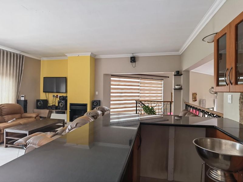 Exquisite 5-Bedroom, 5-Bathroom Luxury Modern House in Blue Valley Golf Estate - Photo 7