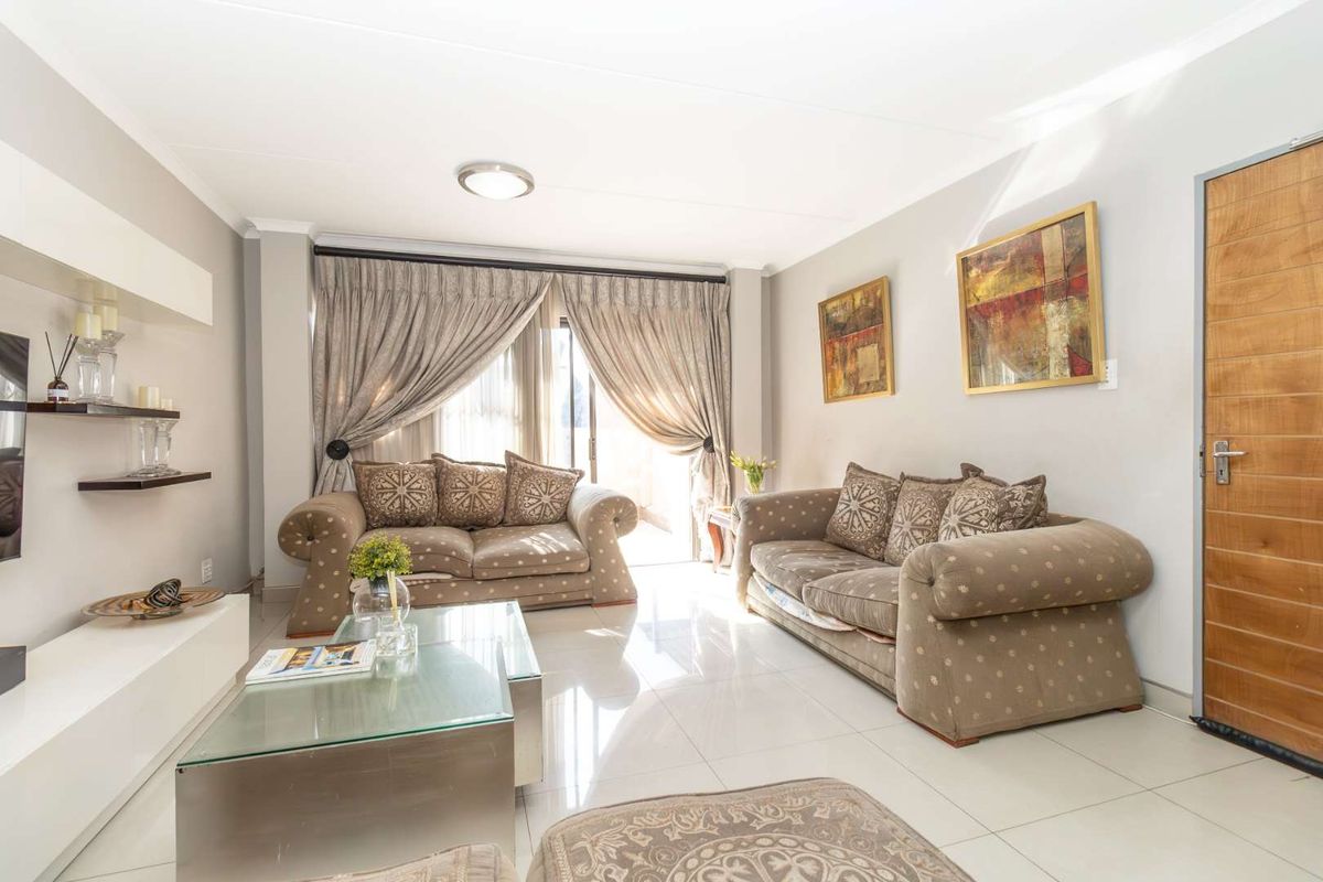 Bright 3-Bedroom Unit with Private Garden and Inverter!! - Photo 3