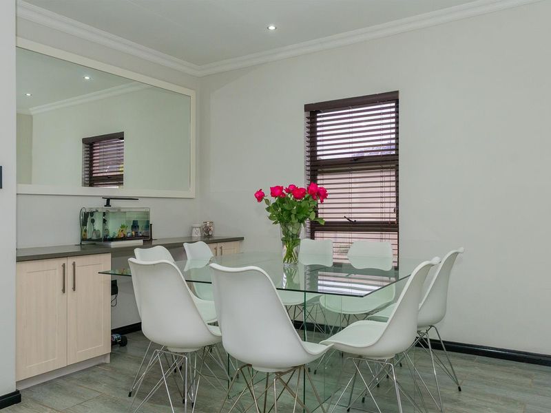 Exquisite Modern 3 Bedroom Family Home in Secure Estate – Van Riebeeck Park - Photo 10