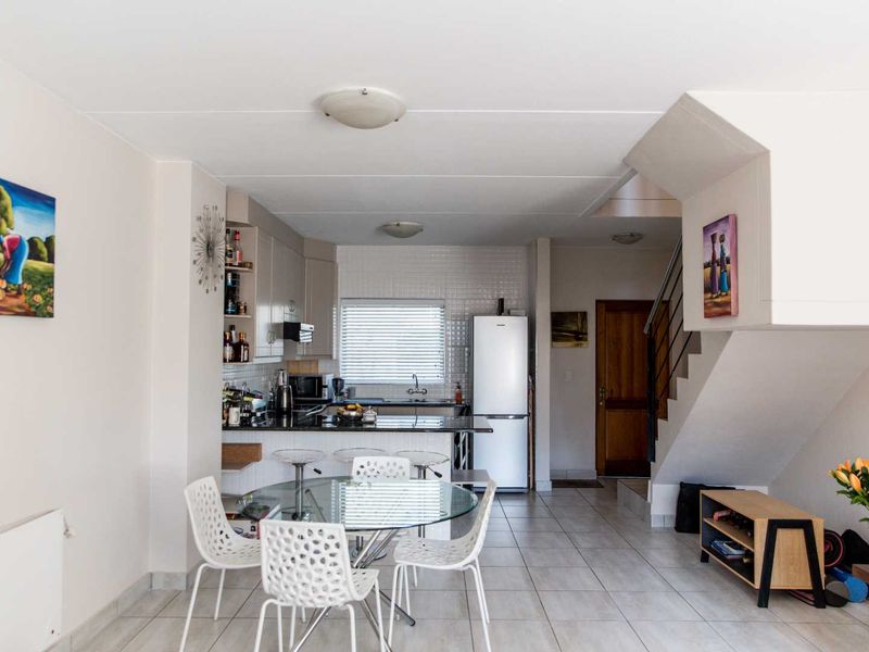 Gorgeous 2 bed, 2 bath apartment for sale in Abbington - Photo 3