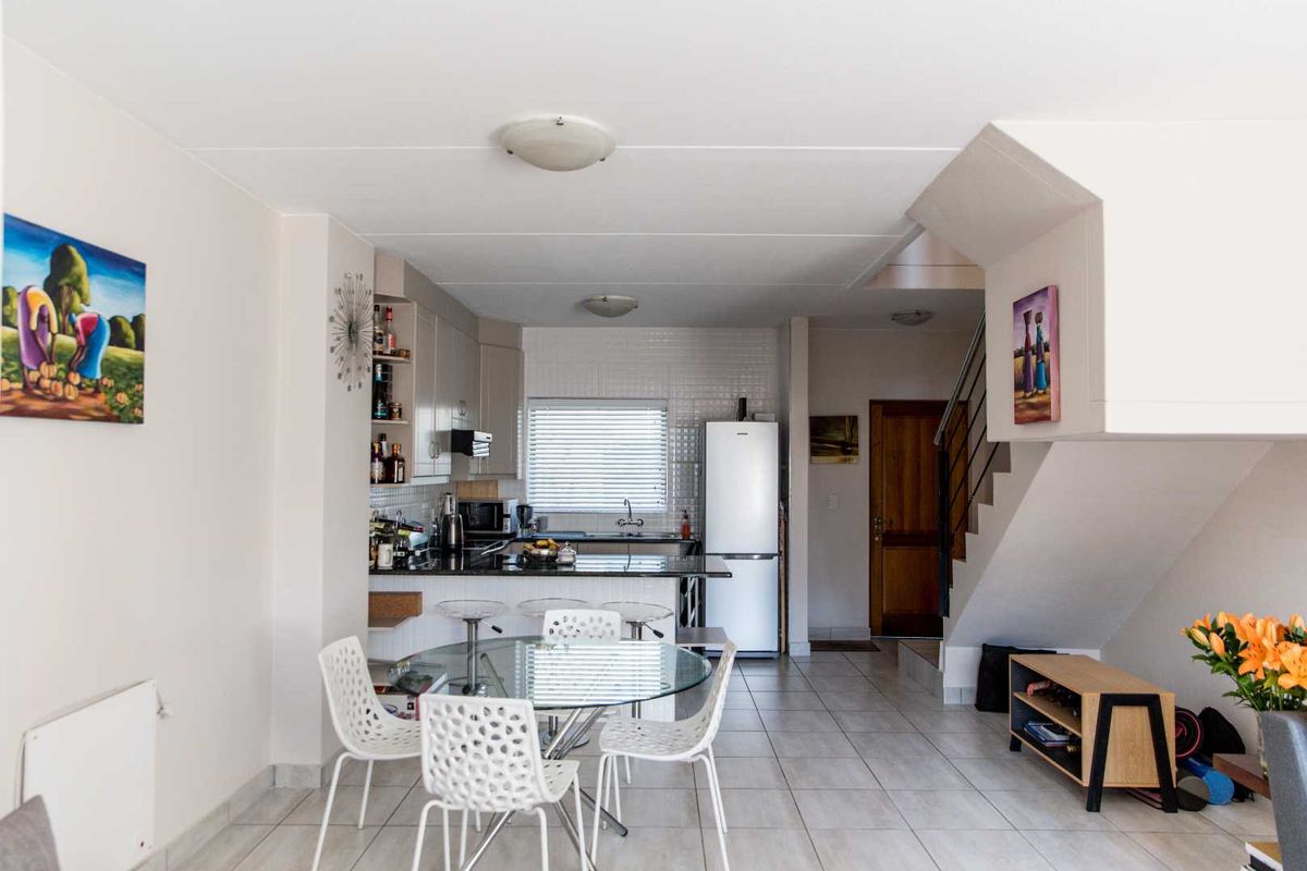 Gorgeous 2 bed, 2 bath apartment for sale in Abbington - Photo 3