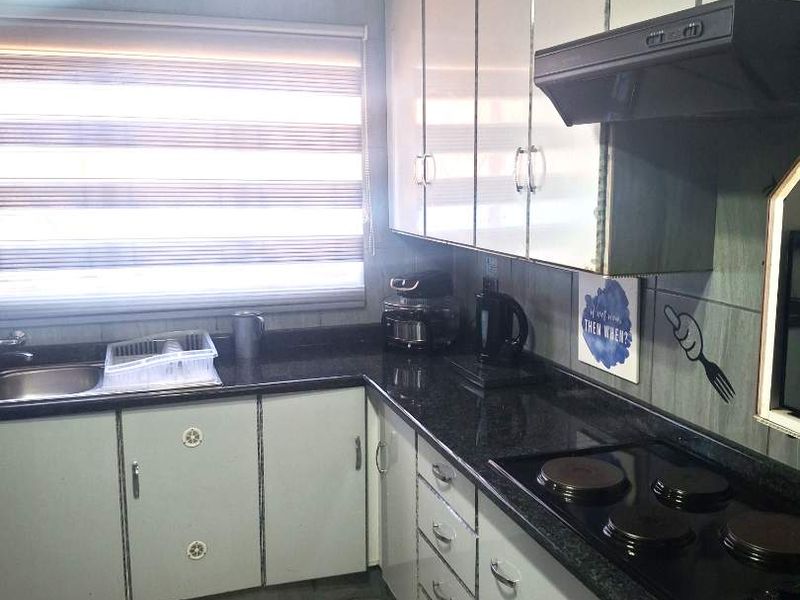 Amazing house for the Growing family wih Pool and Flalet - Photo 10