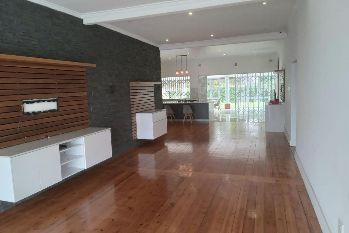 Luxurious 4 bedroom home with flatlet with sea views - Photo 5
