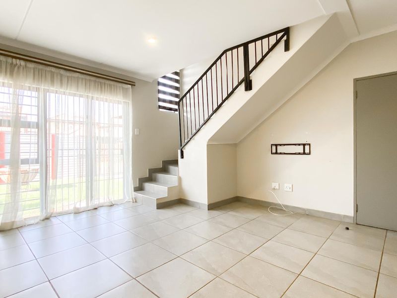 A Modern 3 Bedroom Double-Storey Family Home in Leopard’s Rest - Photo 4