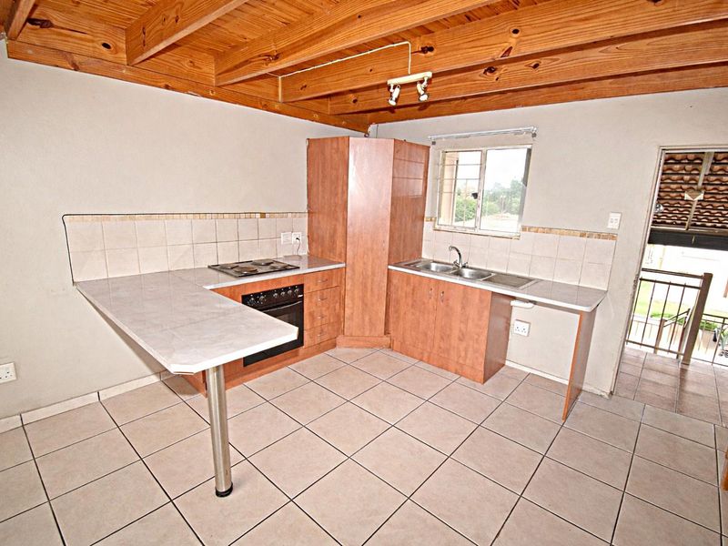 Second Floor Town House - Photo 6
