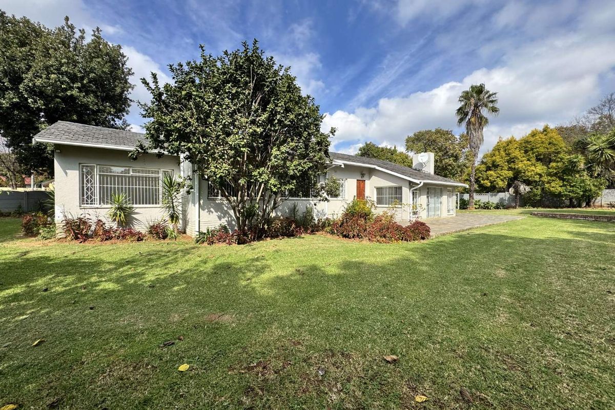 Newly Renovated 4 Bedroom Family Home in Northcliff - Photo 4