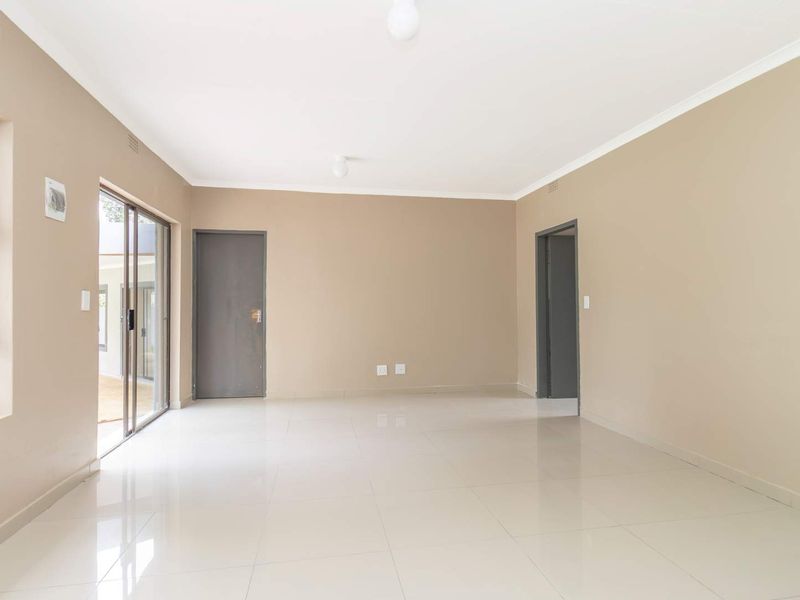 Beautifully-renovated 1-Bedroom Garden Cottage to Let in Hurlingham Manor - Photo 9