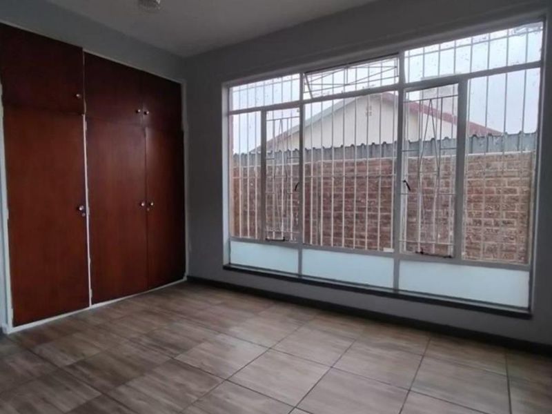 Two Bedroom Ground Floor Apartment for sale - Photo 6