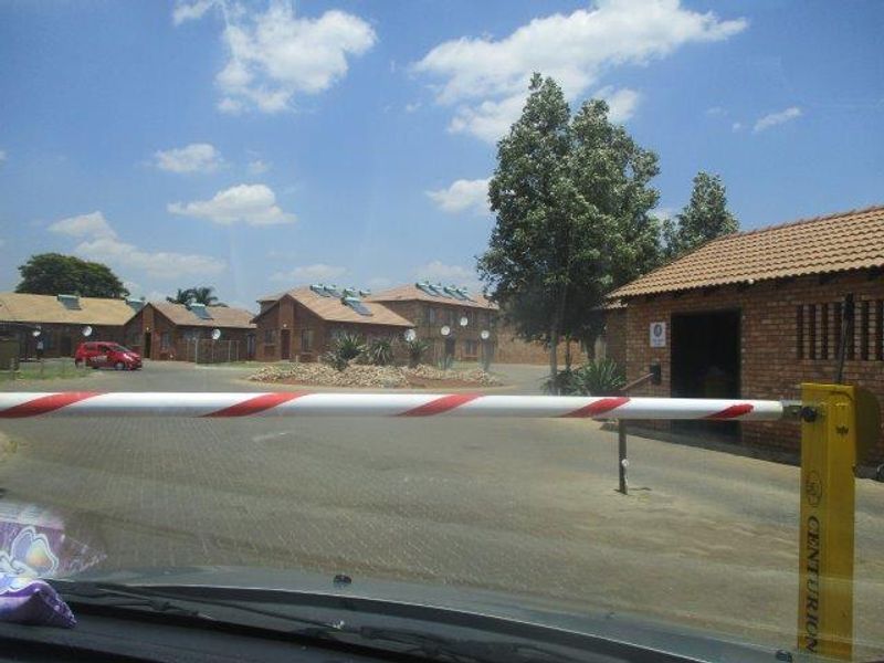 2 BEDROOM FLAT TO RENT IN THE ORCHARDS - Photo 2