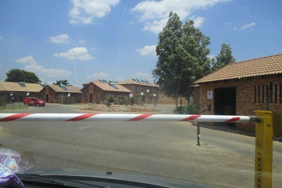 2 BEDROOM FLAT TO RENT IN THE ORCHARDS - Photo 2