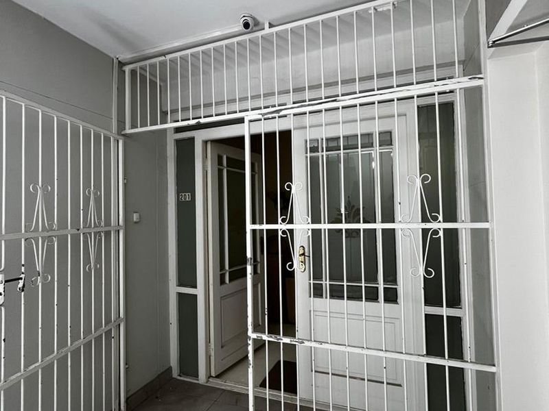 Multi-Room Apartment 3 or 4 Bedroom - Photo 2