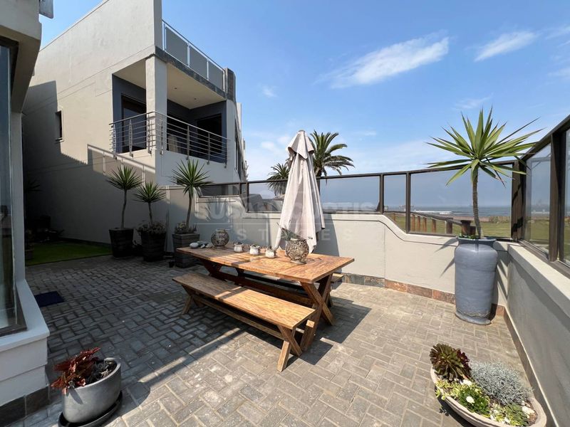 BEACHFRONT TOWNHOUSE - Photo 3