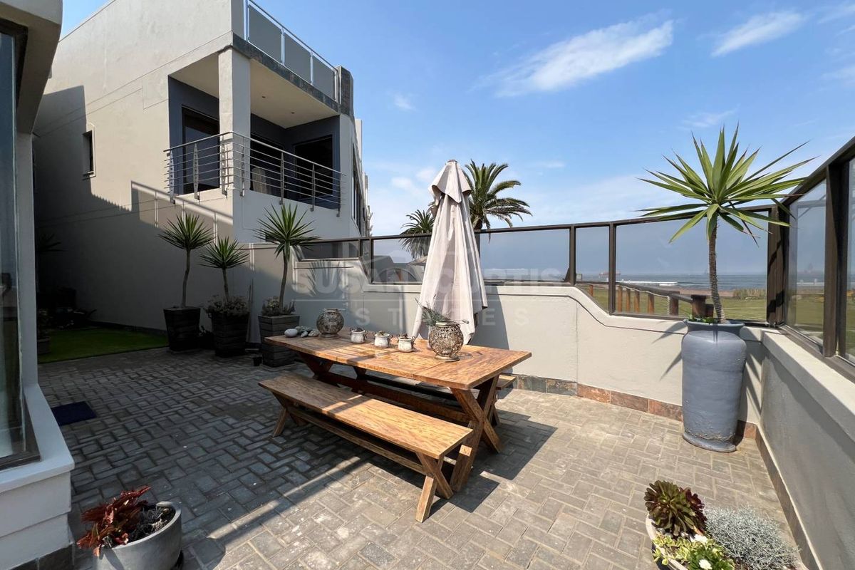 BEACHFRONT TOWNHOUSE - Photo 3