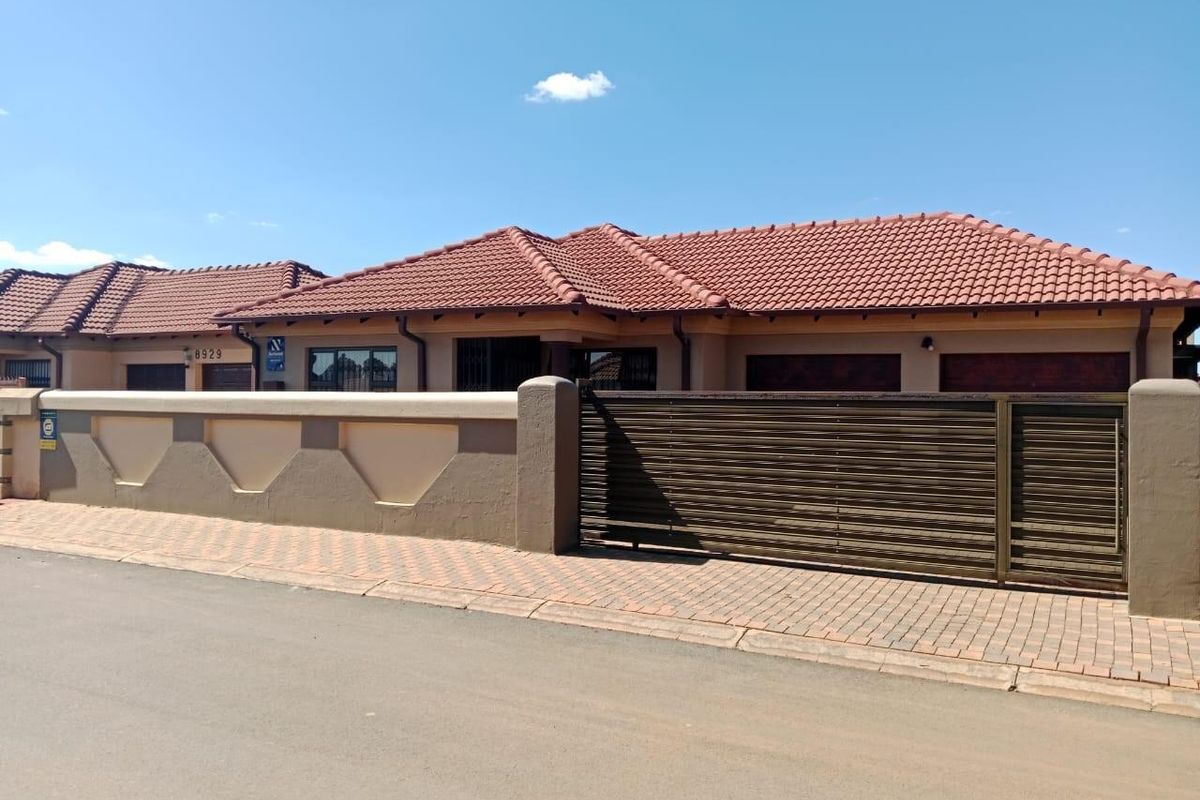 Beautiful and modern home - Photo 2