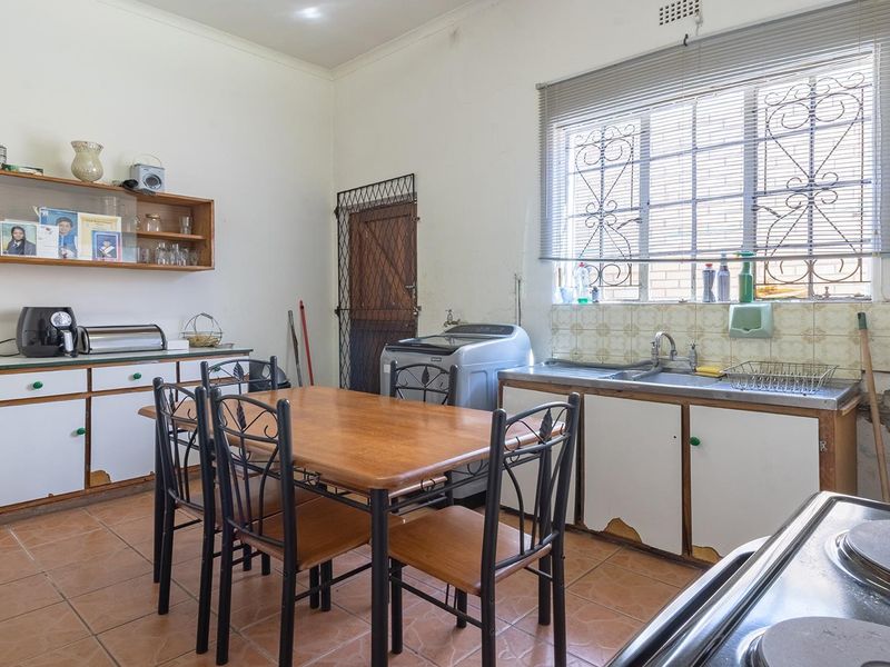 4-Bedroom, 1-Bath Home with Great Bones – Ready for a Little TLC - Photo 8