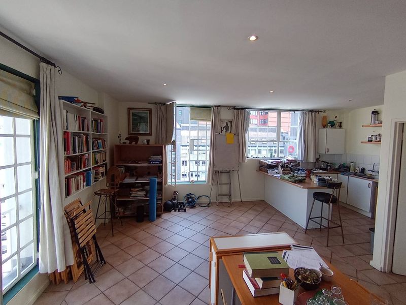 Studio Apartment with City & Mountain Views – Prime Investment Opportunity - Photo 2