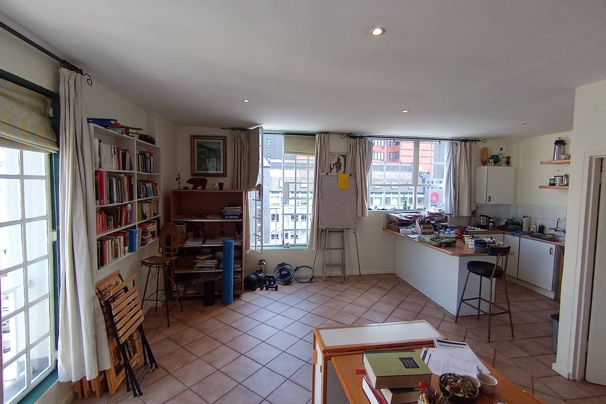 Studio Apartment with City & Mountain Views – Prime Investment Opportunity - Photo 2