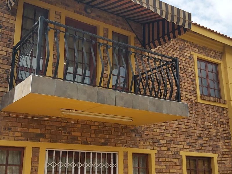 Duplex Townhouse For Sale - Photo 2