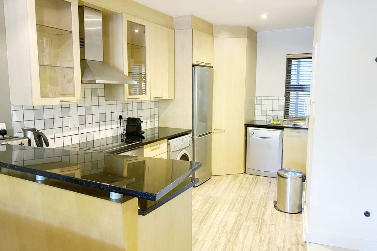 2 BED 2 BATH FULLY FURNISHED APARTMENT BENMORE - Photo 3