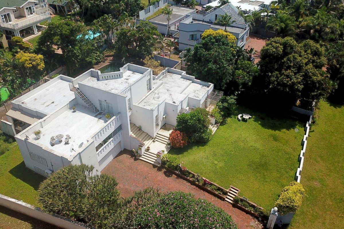 Renovator’s dream on large land in prime La Lucia with exceptional sea views - Photo 3