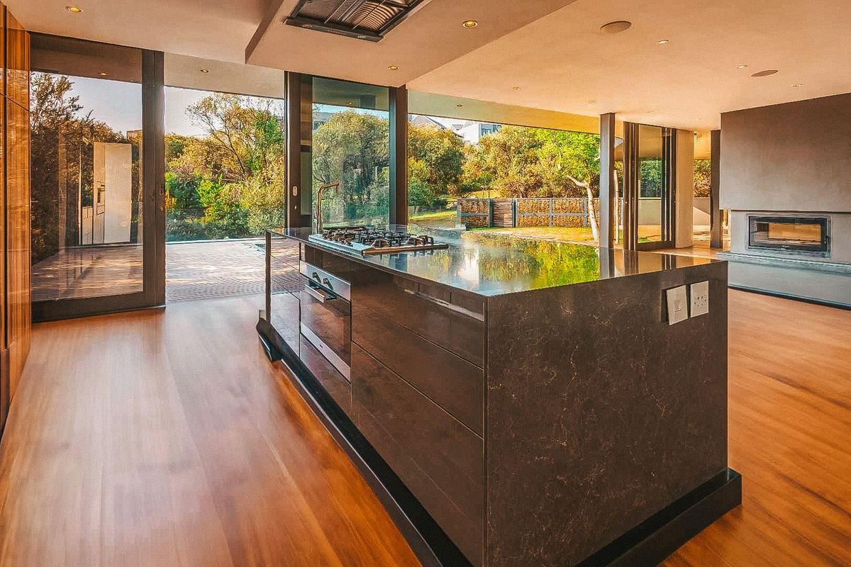 Elegance Redefined: Your Modern Oasis Amidst Nature's Embrace - Photo 5