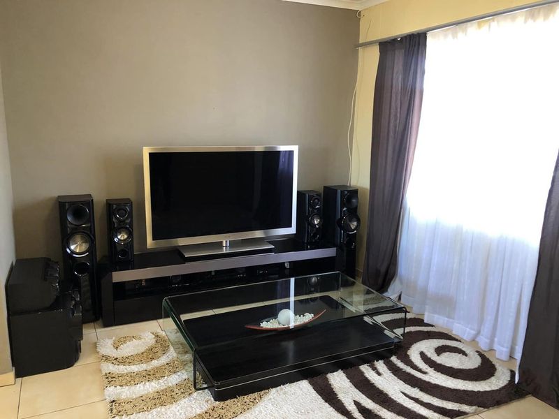 2 Bedroom Apartment For Sale in Otjomuise - Photo 2